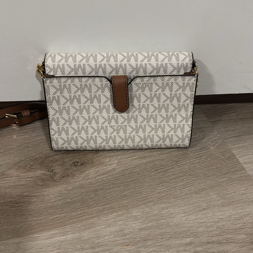 Michael Kors MK Signature Vanilla Crossbody Chain Strap Convertible Wallet Bag - Picture 9 of 9